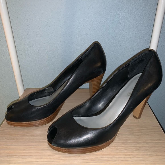 LOFT Peep Toe Black Heel - Picture 2 of 8
